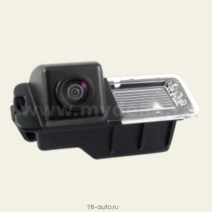 Штатная камера заднего вида MyDean VCM-381 для автомобиля Volkswagen Golf VI с 2010 г.в.
